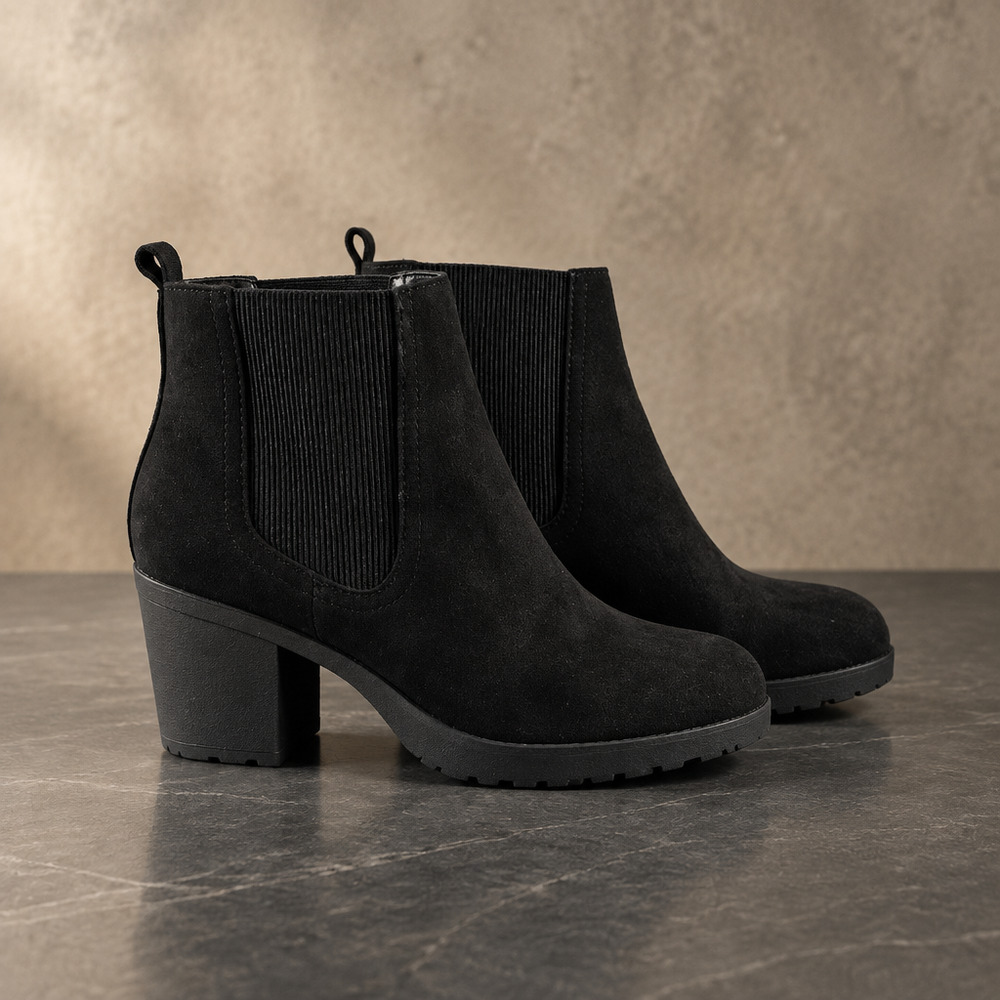 NWOB Soda Women Lug Sole  Heeled Chelsea Boots Faux Suede US:10